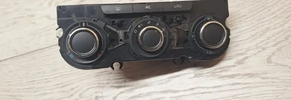 Skoda Yeti (5L) Climate control unit 3T0820047AF
