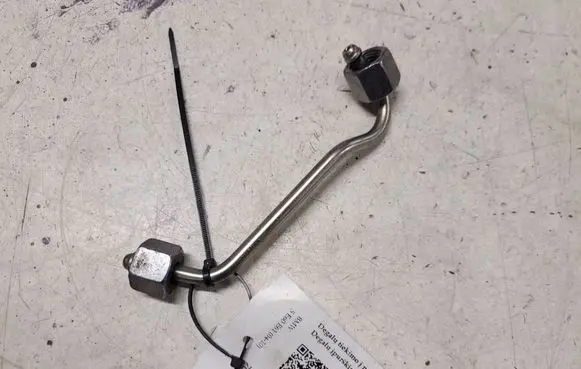 BMW 5 E60 E61 Fuel injector supply line/pipe