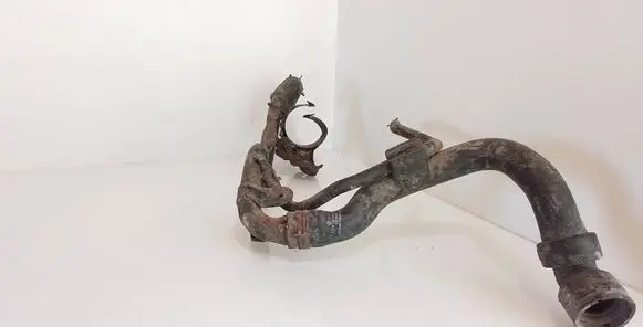 Volkswagen PASSAT B5.5 Engine coolant pipe/hose 8D0121101A