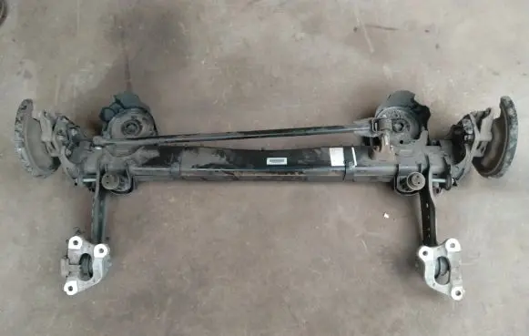 Opel Mokka B Rear axle beam 9835747580