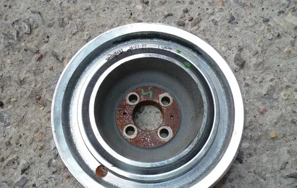 Iveco Daily 6th gen Crankshaft pulley 504076697