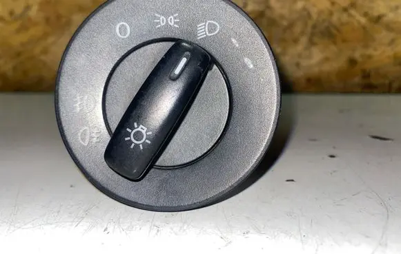 Skoda Octavia Mk2 (1Z) Light switch 1Z0941431C