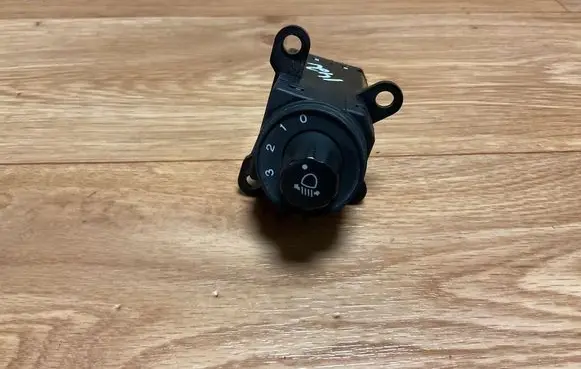 Honda Civic Headlight level height control switch M30421