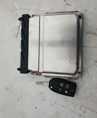 Volvo V70 Engine control unit/module 30637733 0281011078 0000022469