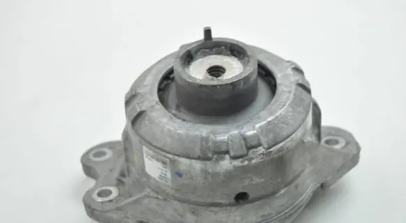 Mercedes-Benz GLC X253 C253 Engine mount bracket A2052407900