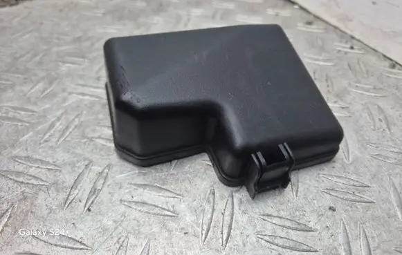 Lexus GS 300 400 430 Fuse box cover 4237XA1 4237