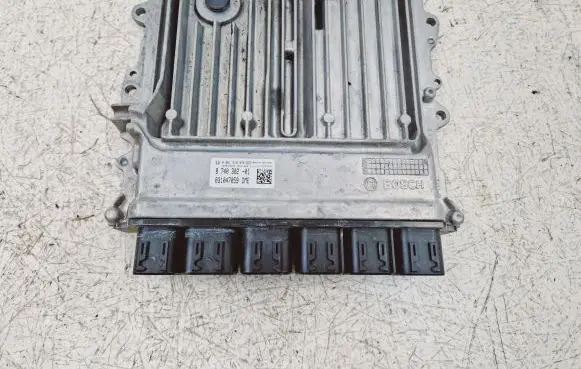 BMW 5 G30 G31 Engine control unit/module 874030201 031047059DME 0261S19974