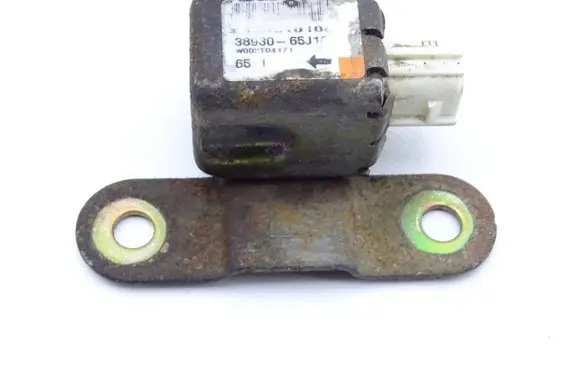 Suzuki Grand Vitara II Airbag deployment crash/impact sensor 38930-65J10