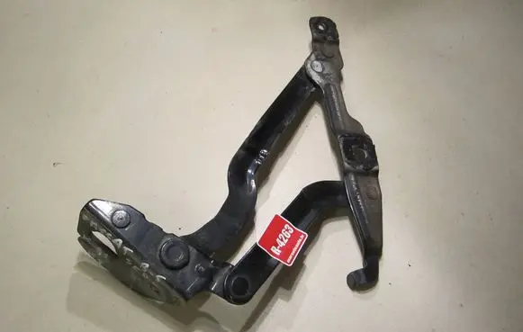 Volkswagen PASSAT B5 Tailgate/trunk/boot hinge 8D5827301C