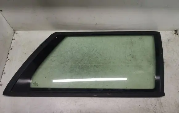 Volkswagen PASSAT B4 Rear side window