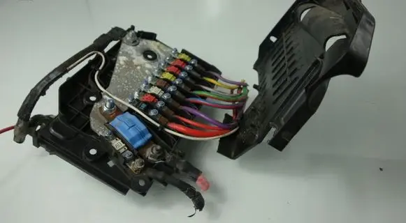 Ford C-MAX I Fuse module AM5T18C612BE