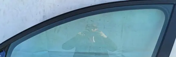Volvo V50 Front door window glass four-door Melyna
