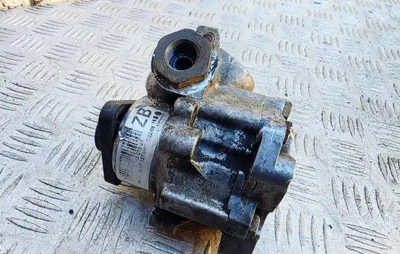 BMW X5 E53 Power steering pump 6762279