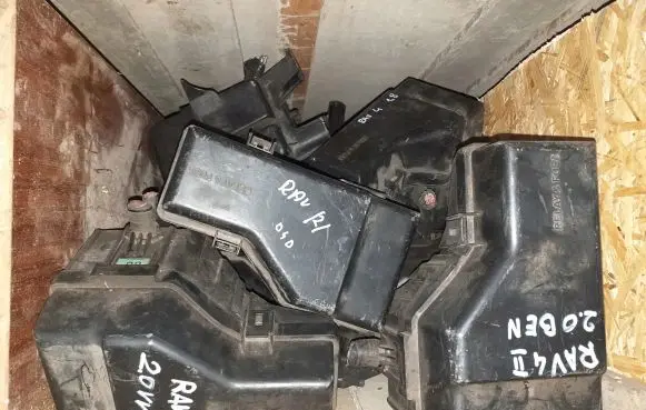 Toyota RAV 4 (XA20) Fuse box set