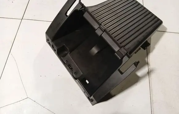 Glove box