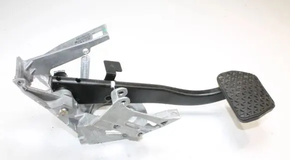 BMW 1 E81 E87 Brake pedal 6778979