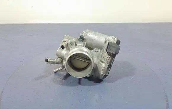 Hyundai i30 Throttle body valve 351002B150