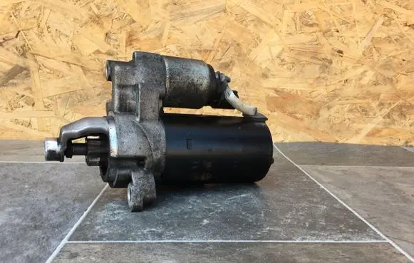 Audi A4 S4 B8 8K Starter motor 1005831584 0001109361