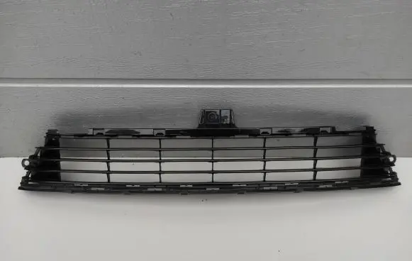 Toyota Auris E180 Front bumper lower grill 5311202670