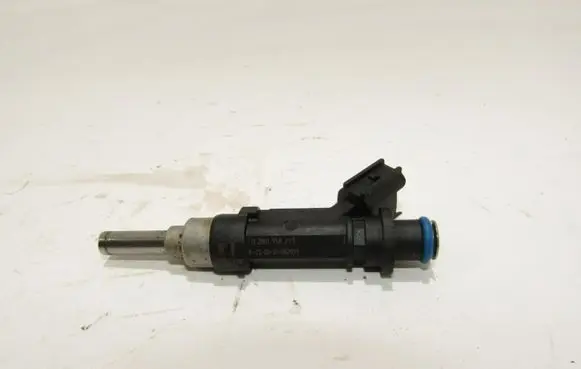 Toyota Auris 150 Fuel injector 0280158213