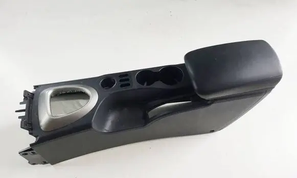 Nissan Qashqai+2 Center console 