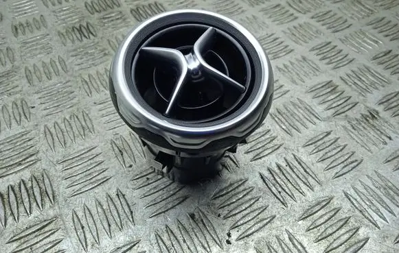 Mercedes-Benz GLA W156 Dash center air vent grill A1568300000