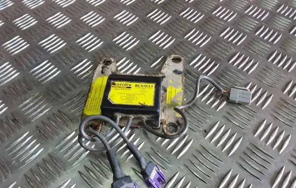 Renault Laguna I Airbag control unit/module 7700842190C 550288900