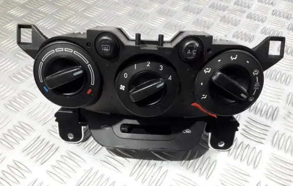 Mazda 2 Climate control unit