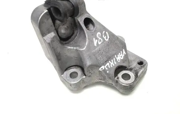 Volvo XC90 Engine mounting bracket 30741567