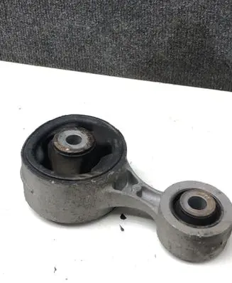 Honda CR-V Engine mount bracket