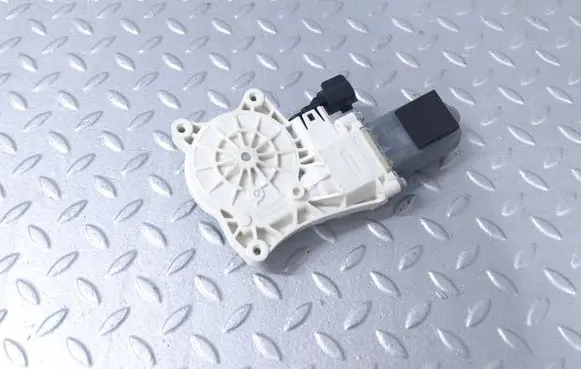 Land Rover Defender Front door window regulator motor E19951100 C42014104 01031420240448