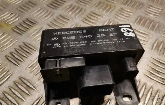 Mercedes-Benz A W168 Glow plug pre-heat relay 0255452832