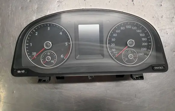 Volkswagen Caddy Speedometer (instrument cluster) 2K5920876F