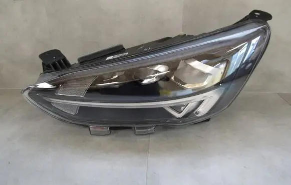 Ford Focus Headlight/headlamp MX7B-13E015
