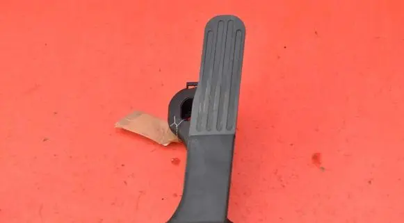 Volkswagen Golf Plus Accelerator throttle pedal 1K1721503AA