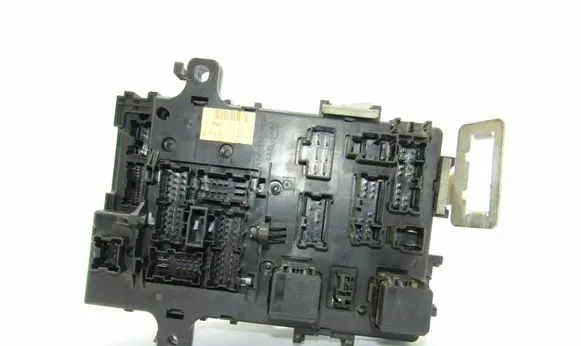 Nissan Primera Fuse module 285519F914