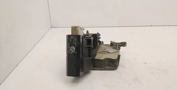 BMW 5 E39 Front door lock 8352165 40620751 67111