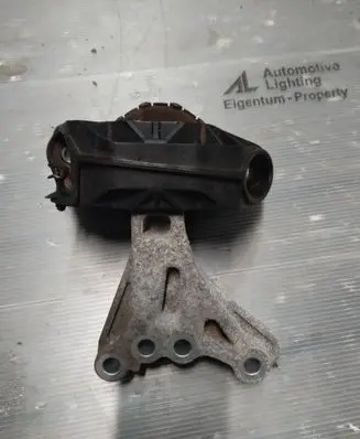 Peugeot 2008 I Engine mount bracket