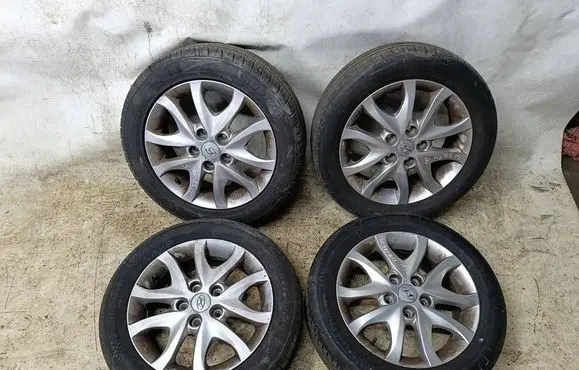 Hyundai i30 R16 alloy rim 529102L200