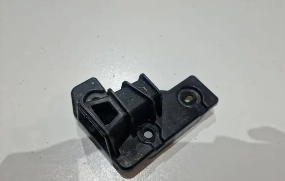 Volvo XC90 Front bumper mounting bracket 31353763