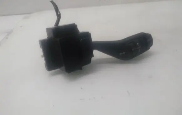 Ford Focus Wiper control stalk 17D940