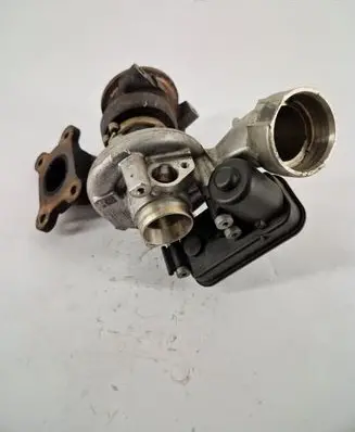 Volkswagen PASSAT B8 Turbo 04E145715F