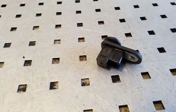Mitsubishi Pajero Front door sensor 