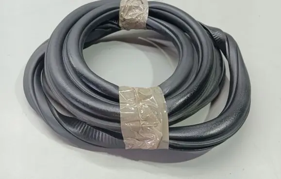 Volkswagen Polo Rubber seal rear door 6R6867911