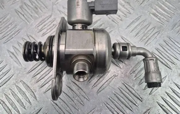 BMW 1 F20 F21 Fuel injection high pressure pump 7607159