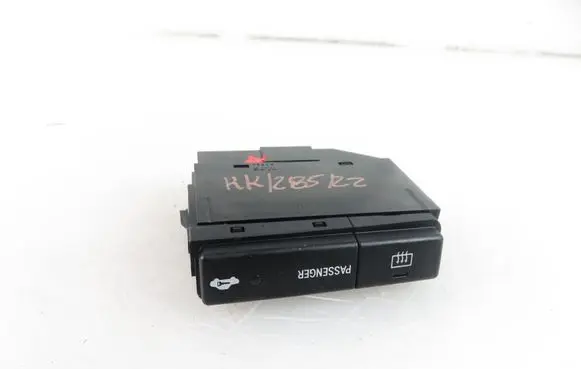 Toyota Avensis T250 Windscreen/window heater switch 8479005130C