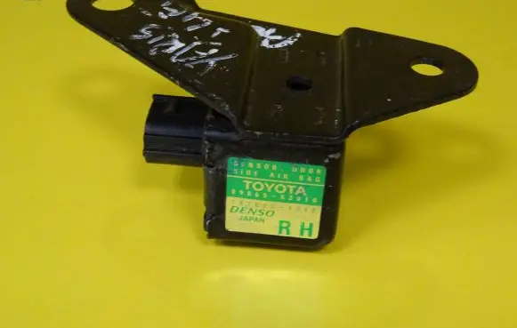 Toyota Yaris Airbag deployment crash/impact sensor 89865-52010
