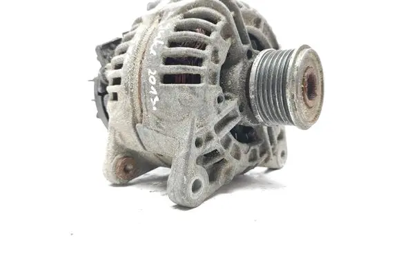 Nissan Juke I F15 Generator/alternator 23100JD10A 0124525140 8200728292