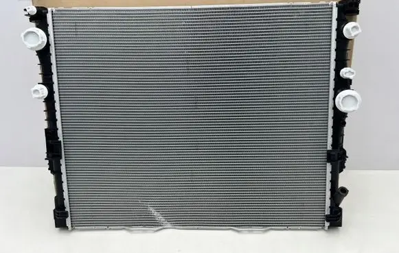 BMW M5 F90 Coolant radiator 8096936