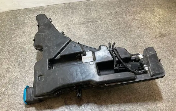 Audi A4 S4 B9 Windshield washer fluid reservoir/tank 8W0250 8W0955451